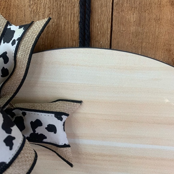 Wooden Door Hanger - 🐄 print - cow print is the new black - burlap/cow print bow